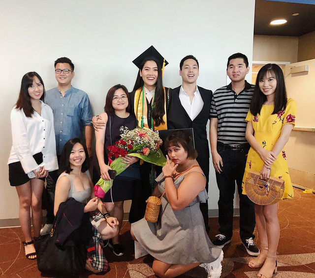 Khoảnh khắc bên bạn bè, người thân rất đáng nhớ của Nam Phương.