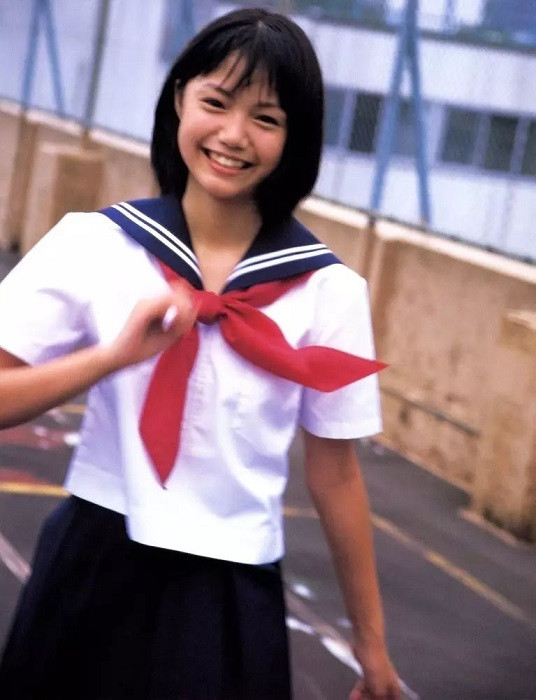 Những ai yêu mến điện ảnh Nhật Bản không thể không biết đến cái tên Aoi Miyazaki. Cô luôn được yêu thích bởi nét đẹp trong sáng, thuần khiết, như bầu trời xanh.