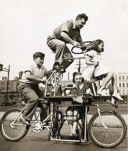 Xe đạp gia đình gắn thêm máy may được Charles Steinlauf phát minh vào năm 1939.