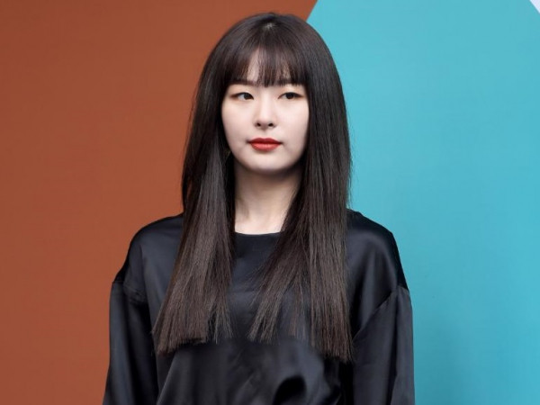 Mới đây, chủ đề “thói quen bất thường của Seulgi khi cô ấy khóc” đã được các fan K-Pop bàn tán sôi nổi. Chuyện các idol bật khóc vì một lý do nào đó thì không có gì đáng nói, nhưng cách khóc của Seulgi thì quả thực chẳng giống ai.