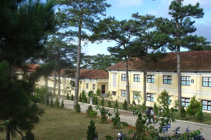 Đại học Đà Lạt ngưng đón khách trong thời điểm dịch corona diễn biến phức tạp.