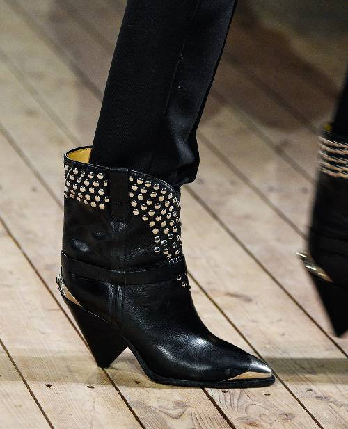 Những xu hướng giày hot nhất mùa lễ hội 2018 mà bạn không thể bỏ qua ảnh 5