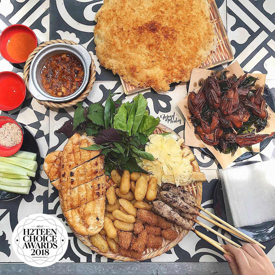 Không chỉ review món ăn, Linh còn thường chia sẻ cảm nhận về không gian, phục vụ của quán. Không chỉ review món ăn, Linh còn thường chia sẻ cảm nhận về không gian, phục vụ của quán.