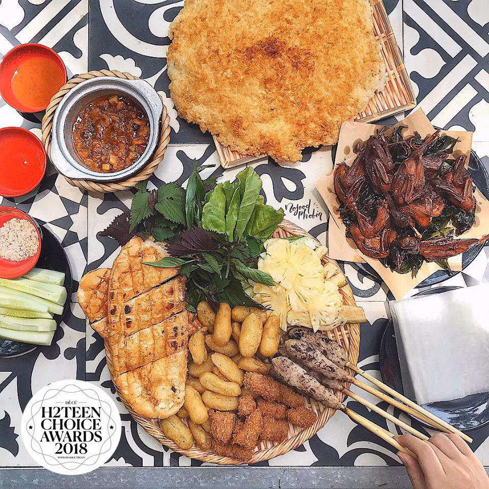 Không chỉ review món ăn, Linh còn thường chia sẻ cảm nhận về không gian, phục vụ của quán.