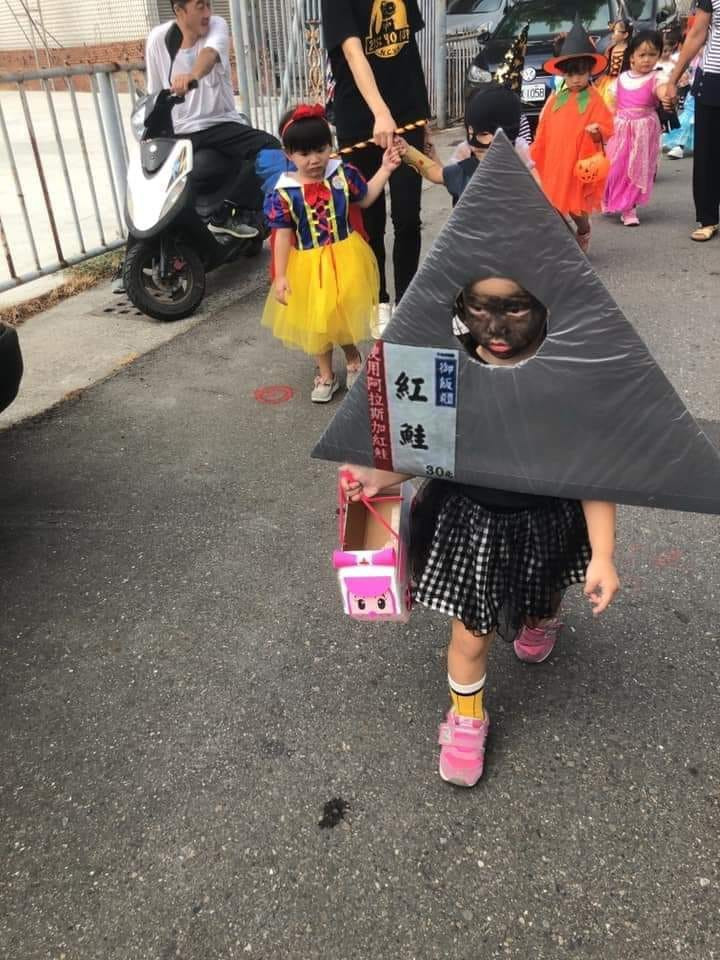 Cơm nắm tam giác siêu đáng yêu và ấn tượng.