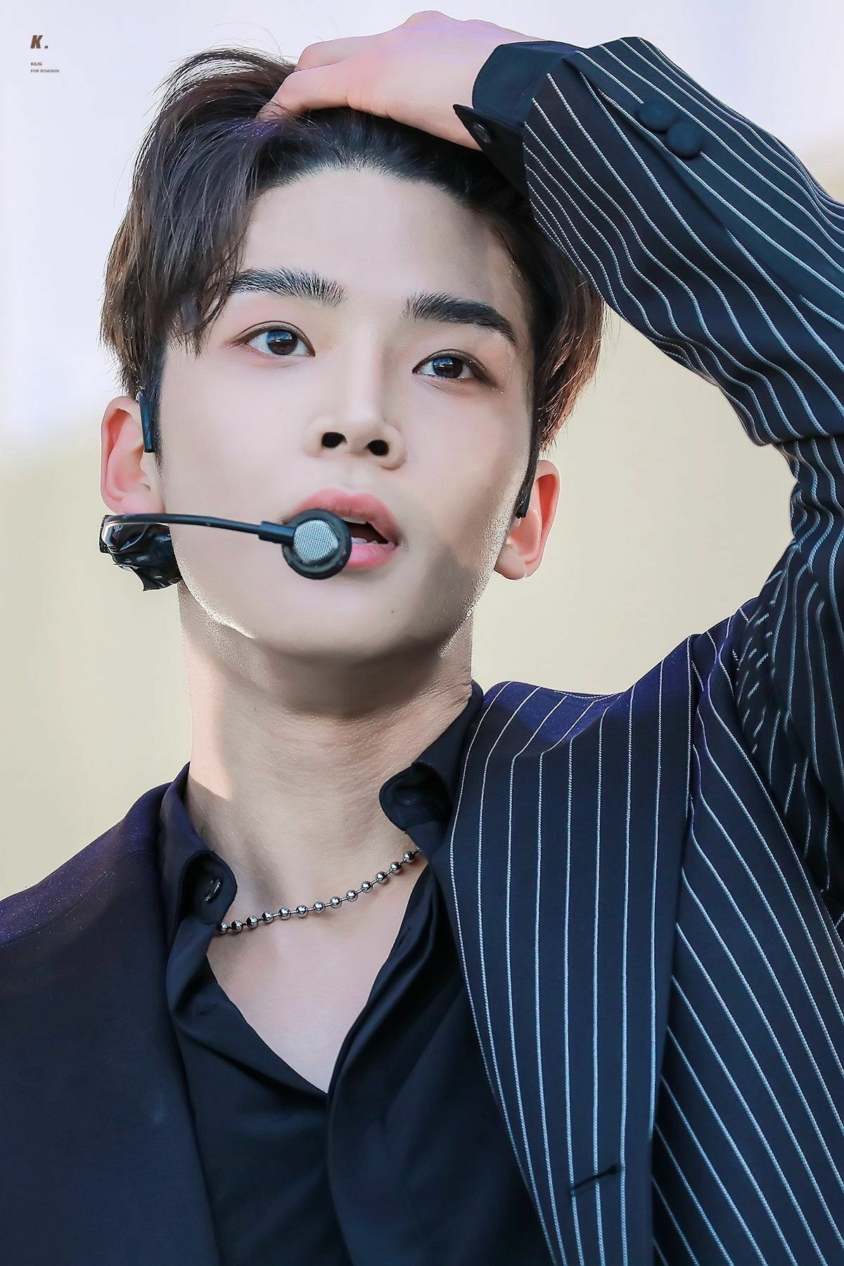 Visual nam tính của Ro Woon (SF9) luôn khiến các fan mê mẩn.