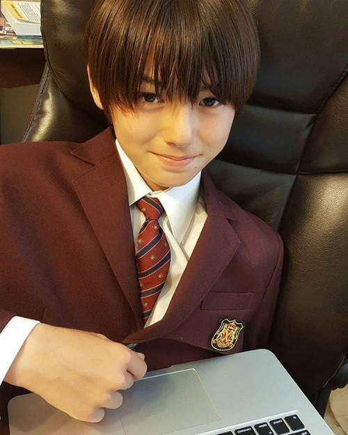 Khi nhận được sự chú ý từ truyền thông, mạng xã hội, mức độ nổi tiếng của Alex càng tăng vọt. Hiện lượng follow của "hoàng tử lai" này đã lên tới gần 400 nghìn.