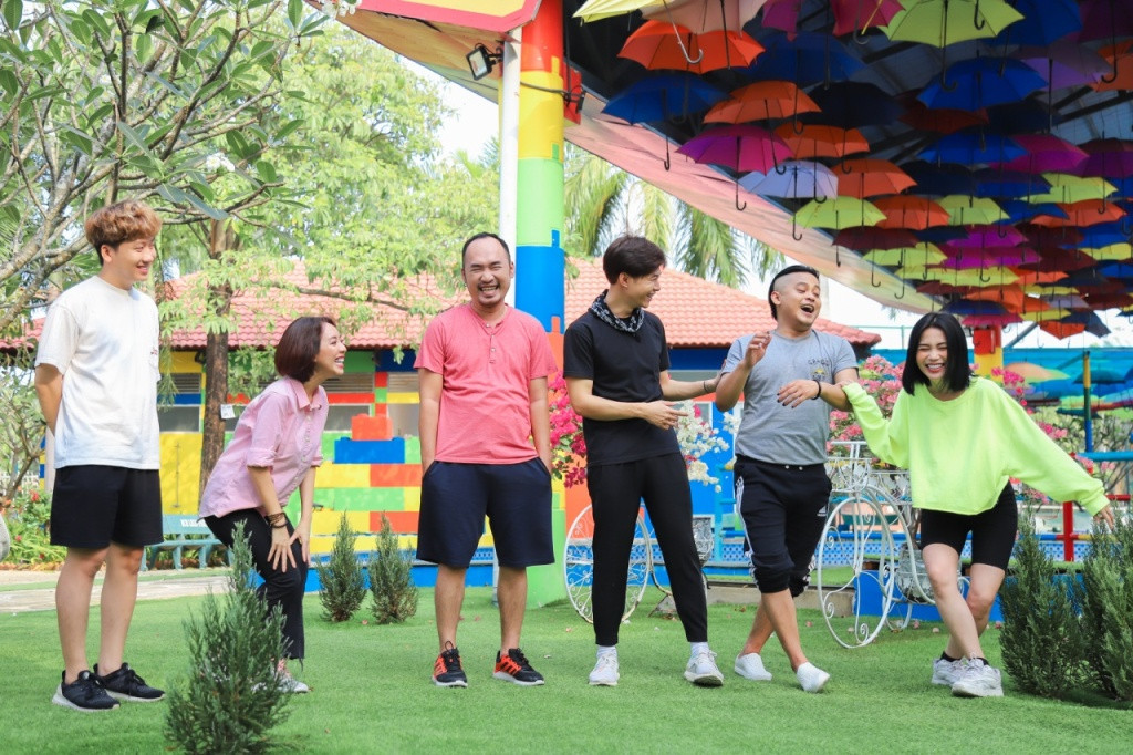 Trận chiến sinh tử mang không khí vui nhộn, hài hước, là nơi để các nghệ sĩ thỏa sức thể hiện tính cách của mình.