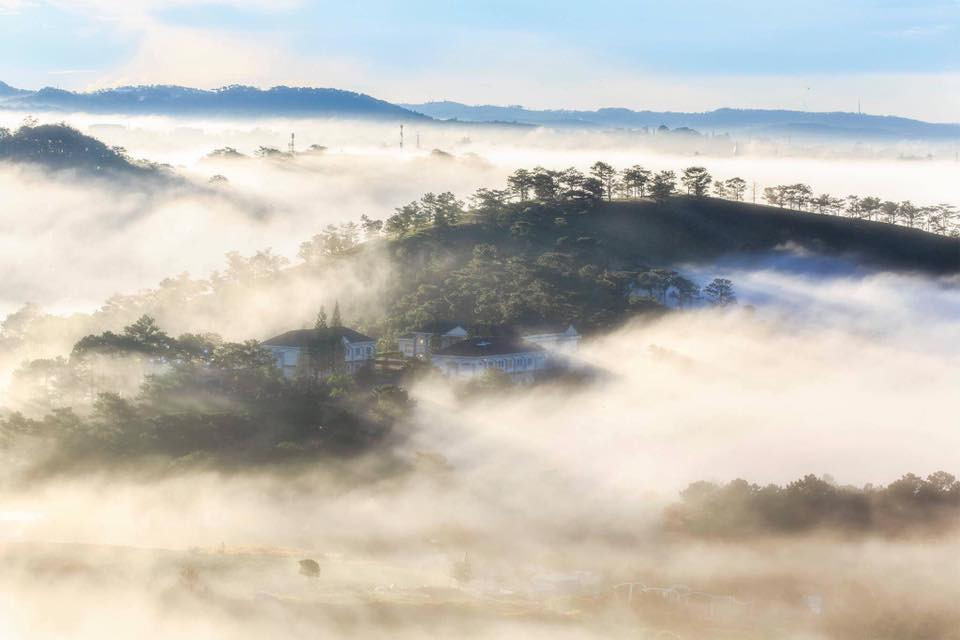 Những ngọn đồi đắm chìm trong mây sương đẹp đến nao lòng