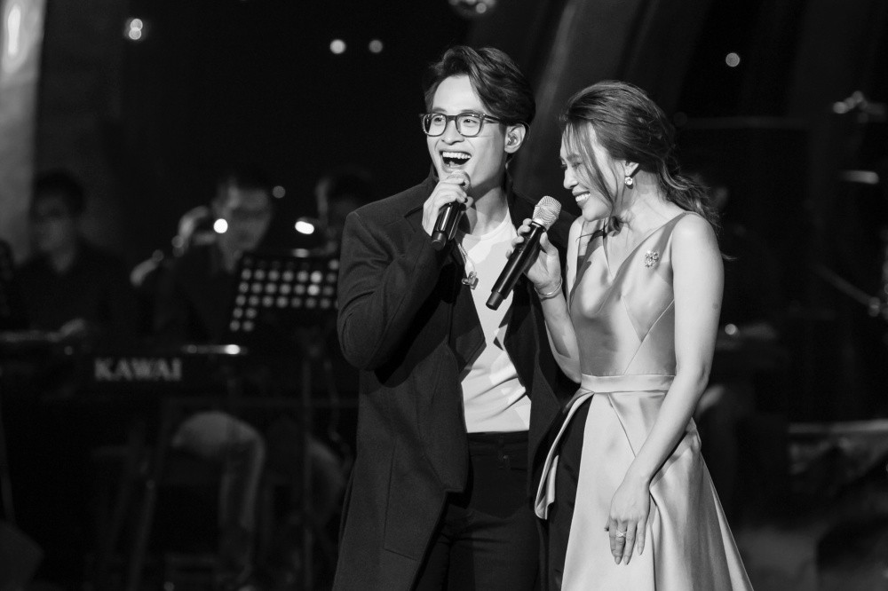 Cảm động trước tình cảm khán giả, Mỹ Tâm chia sẻ: "Xin cảm ơn quý vị rất nhiều, cảm ơn quý vị đã vỗ tay và đã bỏ qua cái lỗi kia".