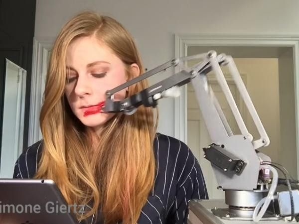Bạn đã biết về Simone Giertz - Nữ hoàng Robot Ngớ ngẩn chưa? ảnh 7