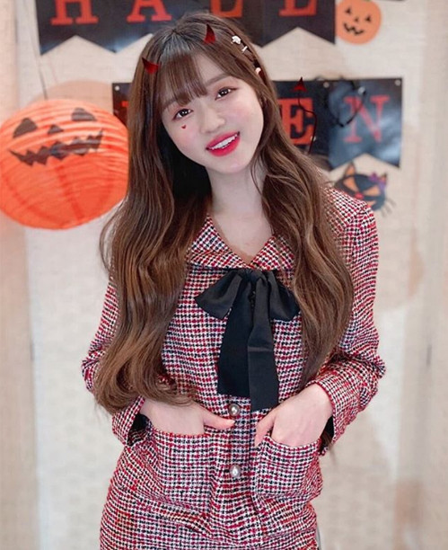  Vải tweed - chất liệu sang trọng đặc trưng của mùa đông được sao Hàn ứng dụng ngày càng đa dạng từ sân khấu đến đời thường. 