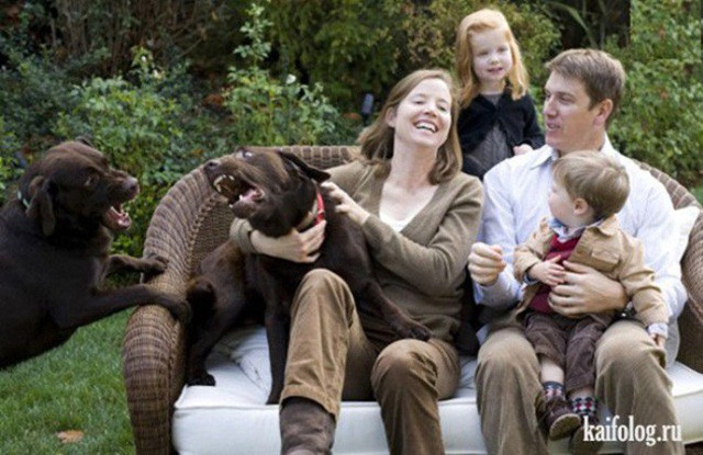 Tránh ra chỗ khác đi! Ở đây hết chỗ rồi.