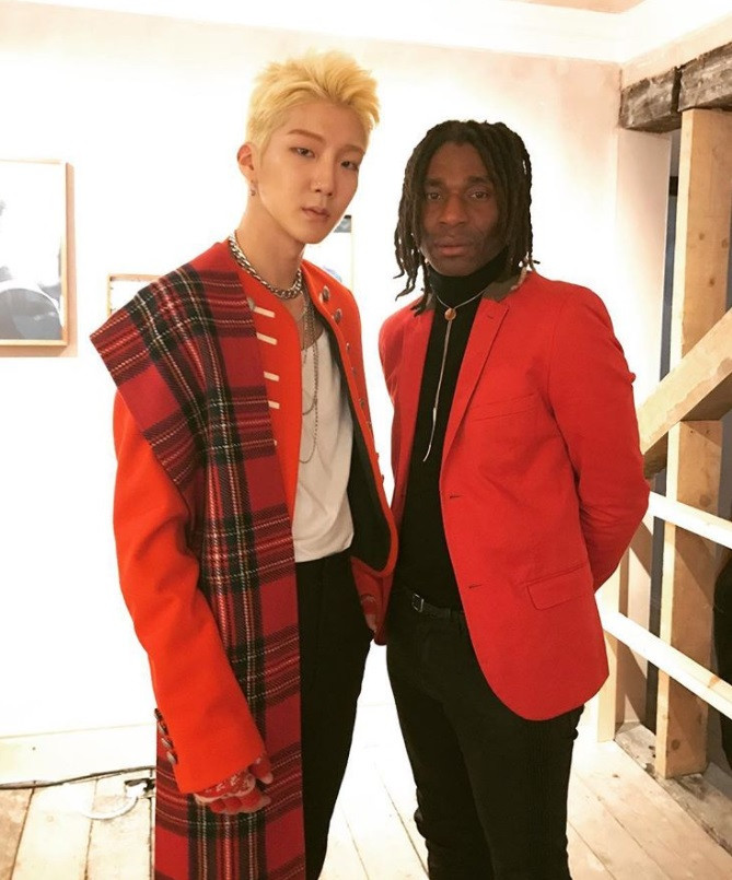 Vừa xuất hiện tại show thời trang Burberry, Hoony (WINNER) đã được một công ty mời làm người mẫu ảnh 5