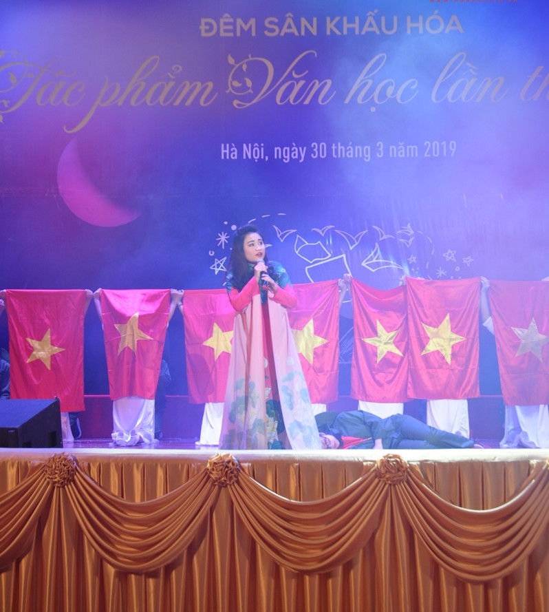 Thể loại biểu diễn đa dạng từ hát, nhạc kịch tới kịch tiểu phẩm.