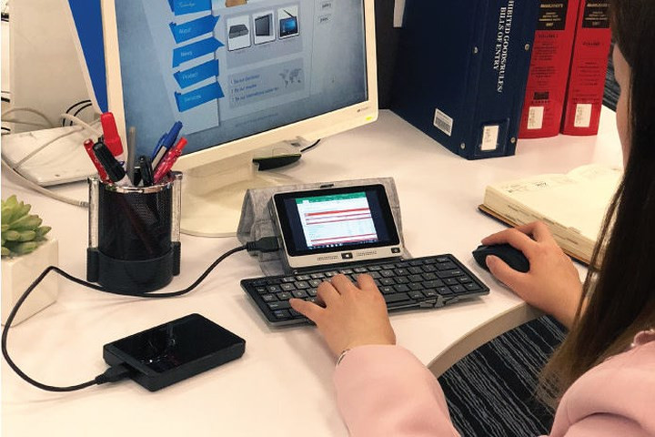 Máy tính xách tay mini có thể được sử dụng riêng lẻ hoặc nhóm lại với nhau để tăng hiệu suất xử lý công việc.