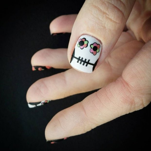 Đã lâu lắm rồi mới được chiêm ngưỡng phiên bản đầu lâu họa tiết hoa khá “đáng yêu” như thế này.