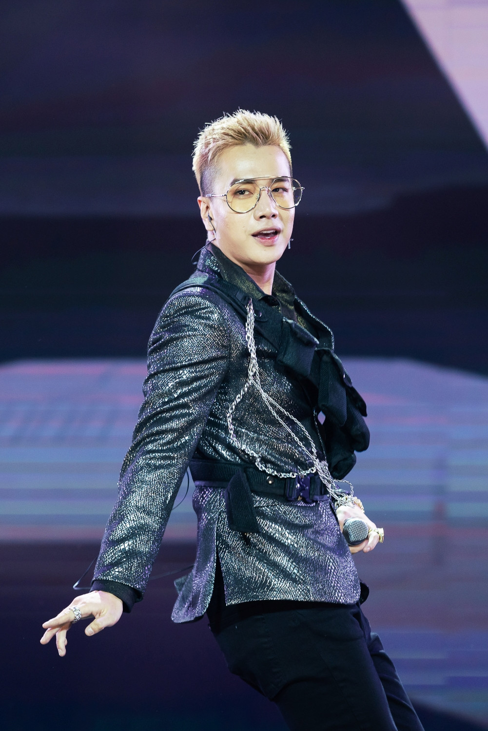 Zico, (G)I-DLE bùng nổ, S.T, Nguyễn Trần Trung Quân mang màu sắc cổ trang lên sân khấu ảnh 9