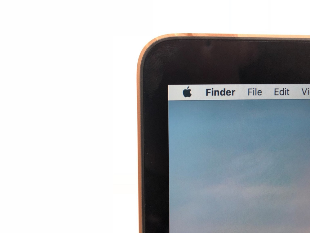 Ảnh cận cảnh màn hình Marbook Air 2018.