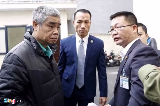 Bị cáo Doãn Quý Phiến (góc trái). Ảnh: Hoàng Lam.