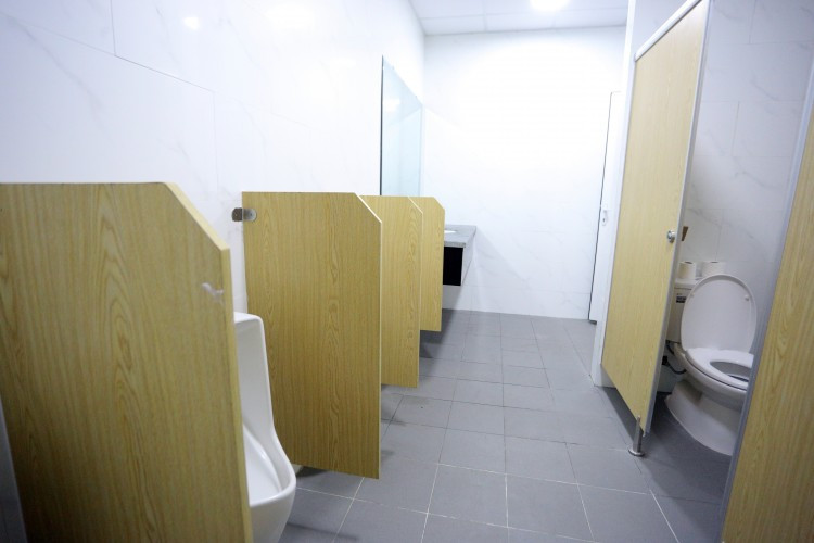 Khu vệ sinh cũng rất sạch đẹp và đầy đủ tiện nghi.