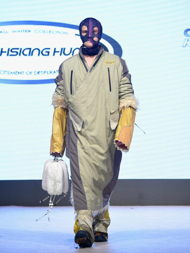 Bộ sưu tập “Bình minh hé lộ” thực sự là một “thách đố” đối với thẩm mỹ thời trang.