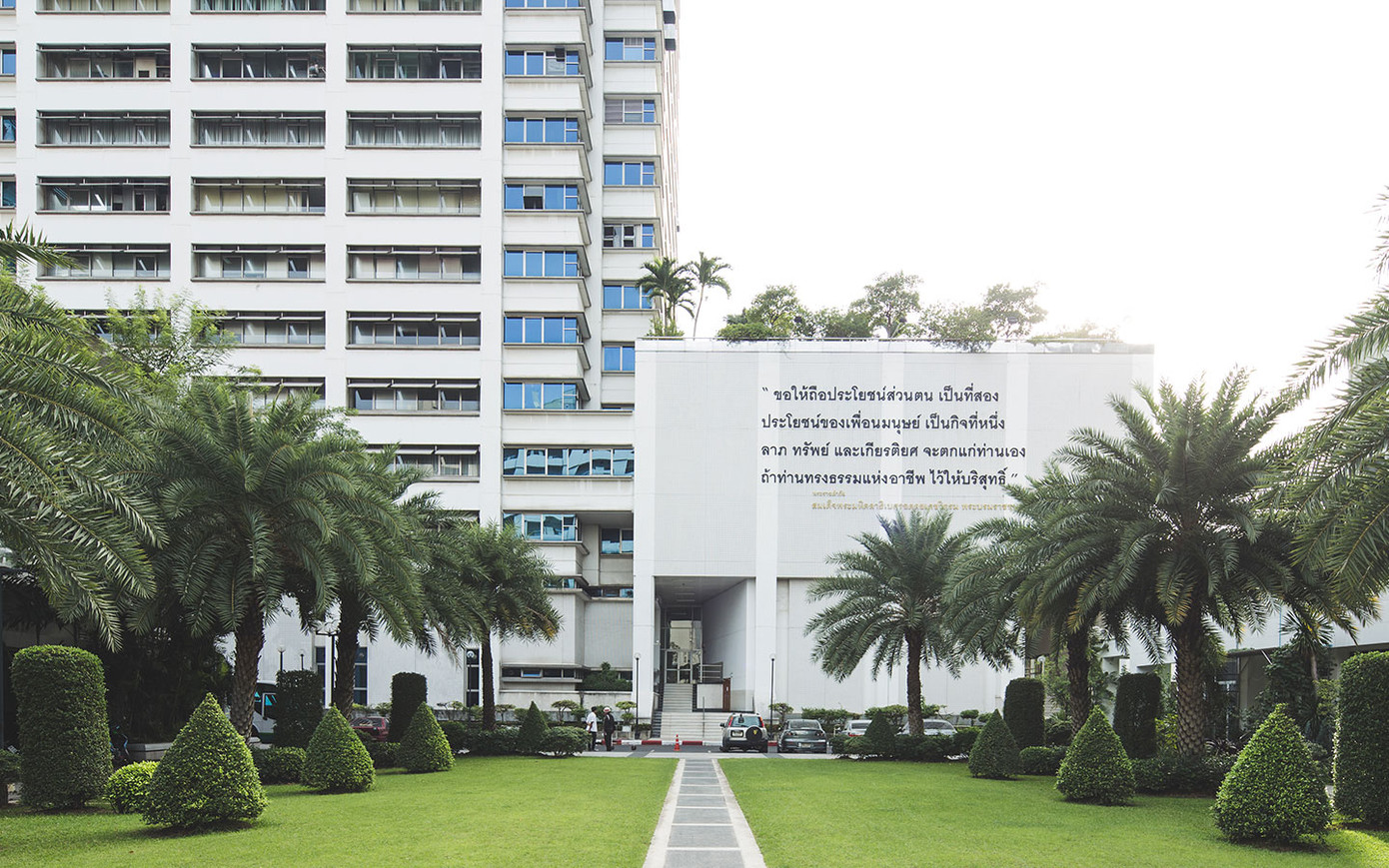 Khoa Dược học lại có kiến trúc hiện đại hơn. (Ảnh: Chulalongkorn University)