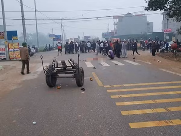 Hiện trường vụ tai nạn ở xã Trung Nguyên, huyện Yên Lạc. Ảnh: Pha Lê.