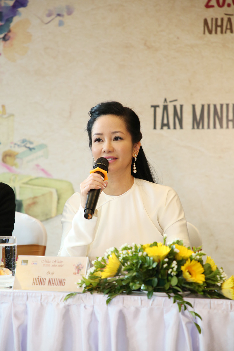 Diva Hồng Nhung chia sẻ sẽ hát những bài hát lần đầu tiên xuất hiện trên sân khấu và cả quan họ. Diva Hồng Nhung chia sẻ sẽ hát những bài hát lần đầu tiên xuất hiện trên sân khấu và cả quan họ.