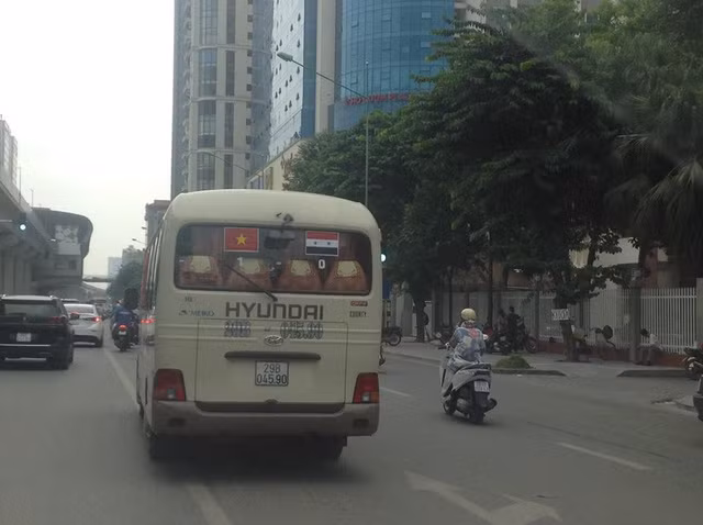 Phải chăng chủ nhân của chiếc xe buýt này là... thầy bói?