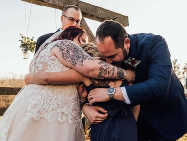 Gia đình chú Jimmy, cô Kelsea và Olivia.