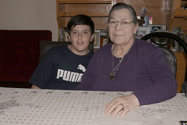 Hiện cậu bé Miguel đang sống cùng bà ngoại sau khi mẹ qua đời.