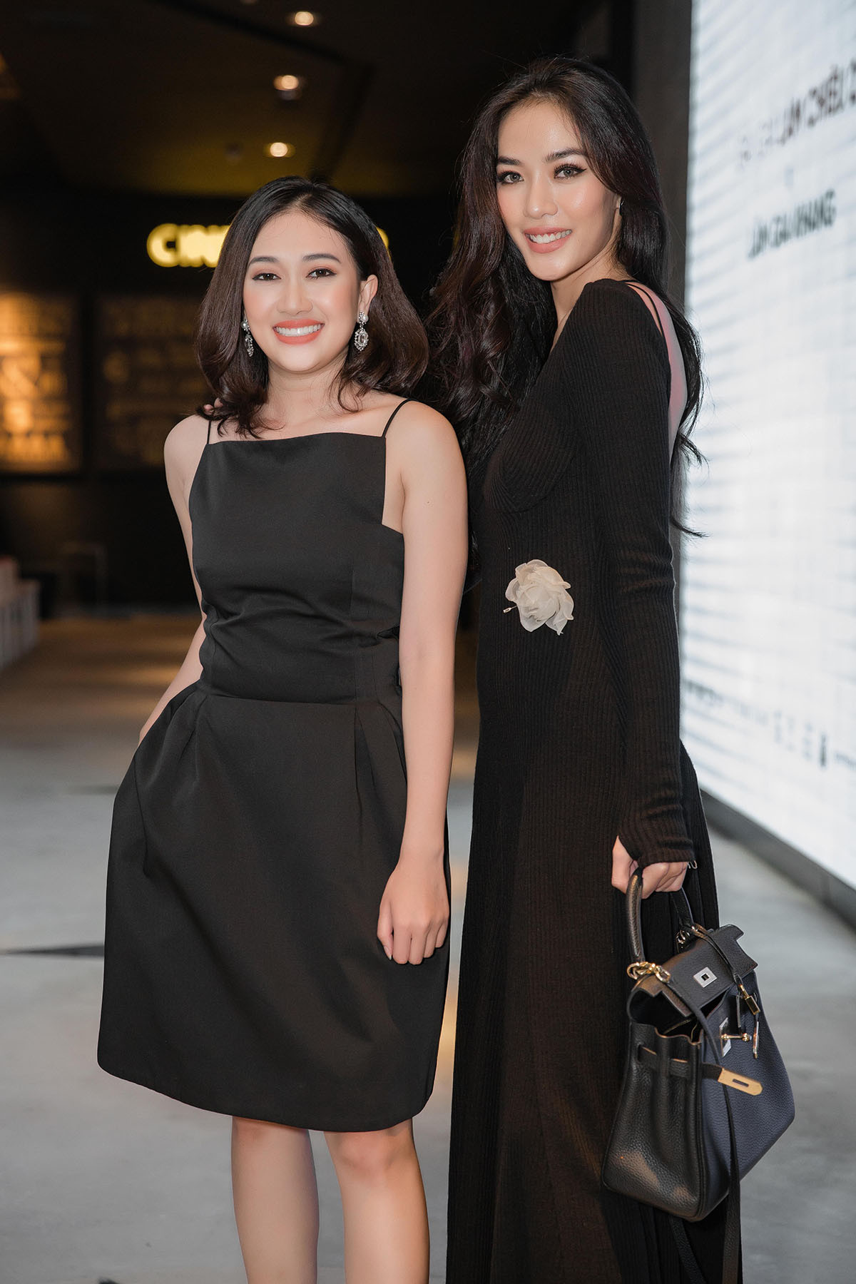 Diễn viên Lan Phương (trái) và diễn viên Thoại Tiên.