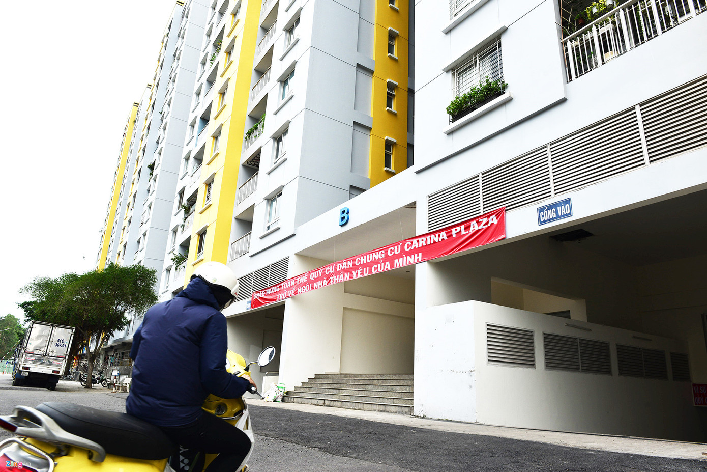 Công ty Hùng Thanh (chủ đầu tư chung cư Carina Plaza) đã thông báo chính thức cho cư dân về sinh sống từ ngày 18/10, sau hơn 7 tháng xảy ra vụ cháy khiến 13 người thiệt mạng.