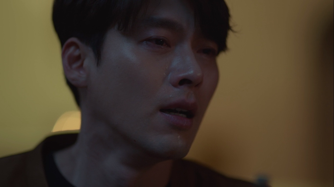 Yoo Jin Woo đã không cầm được nước mắt, và cả khán giả cũng thế.