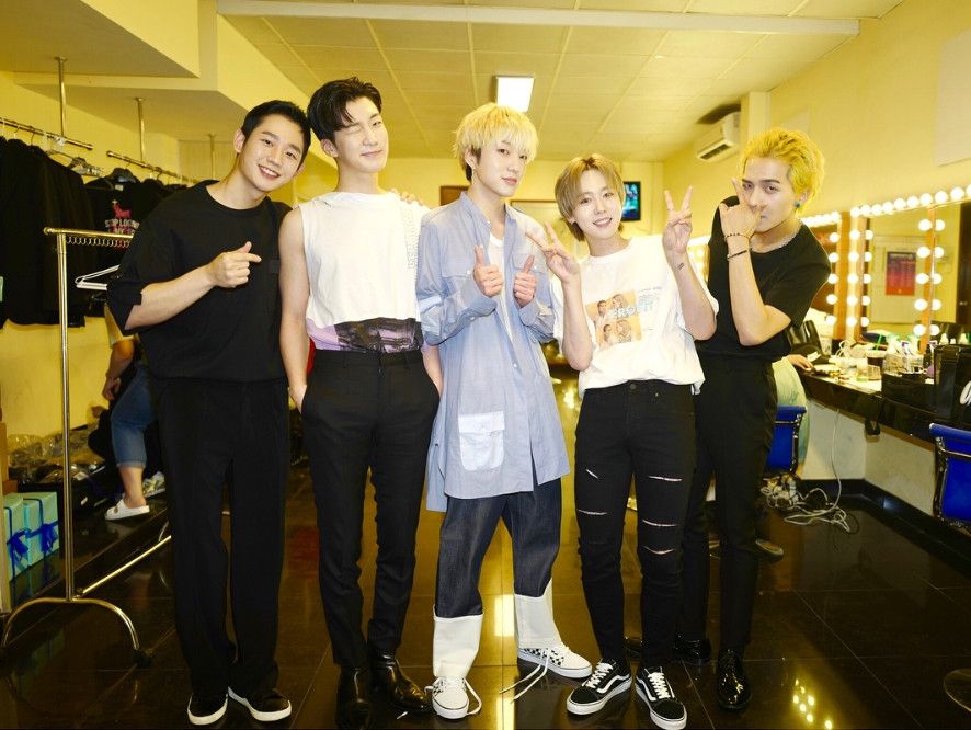 Nhìn lại những “ngày Xuân tháng 7” ngập tràn niềm vui của fan K-Pop ảnh 3