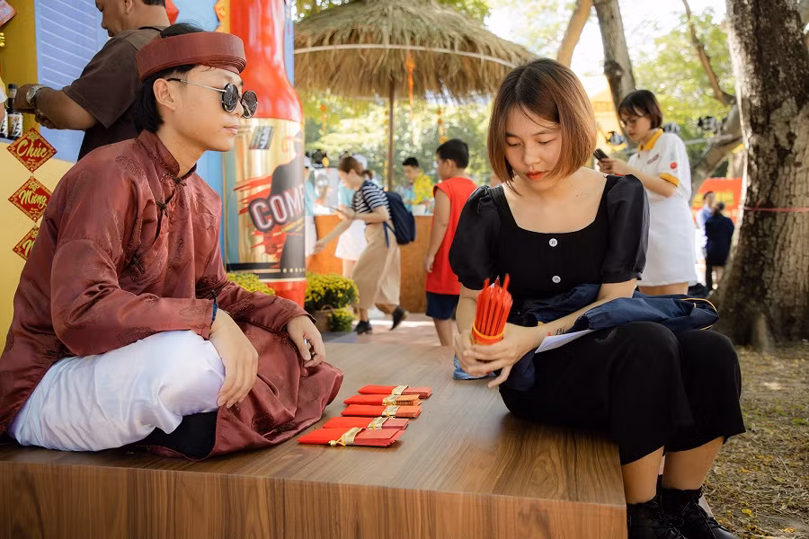 Xin xăm ngày Tết.