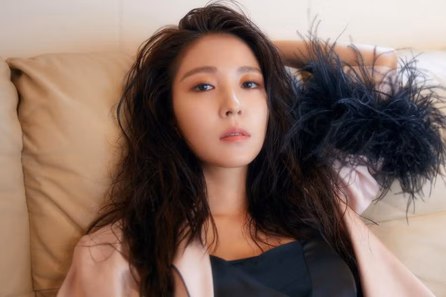 BoA cả thanh xuân cống hiến cho SM nhưng đến tận bây giờ mới được cầm trên tay lightstick của mình.