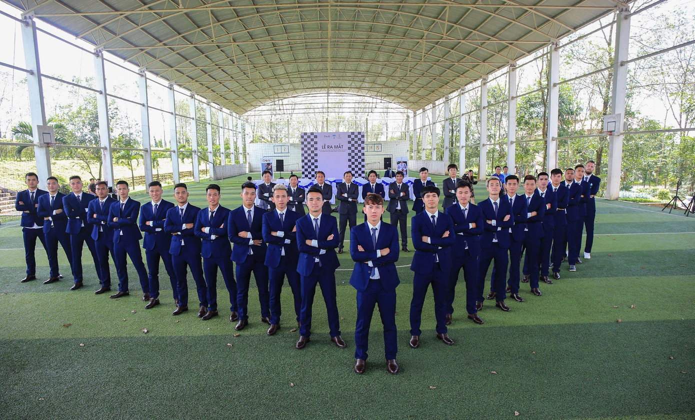 Không phải là boy-band nào sắp sửa debut đâu, đây chính là dàn tuyển thủ của CLB Hoàng Anh Gia Lai đấy!