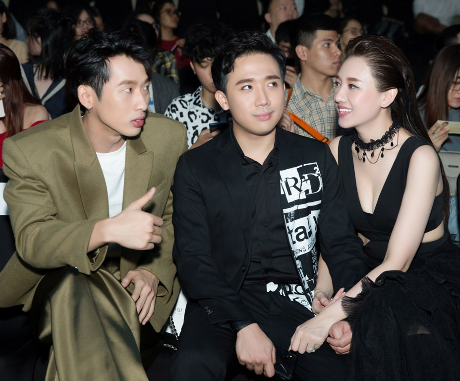 Vợ chồng Trấn Thành – Hari Won rủ nhau diện đồ tone sur tone xuất hiện tại sự kiện thời trang ảnh 5 Vợ chồng Trấn Thành – Hari Won rủ nhau diện đồ tone sur tone xuất hiện tại sự kiện thời trang ảnh 5