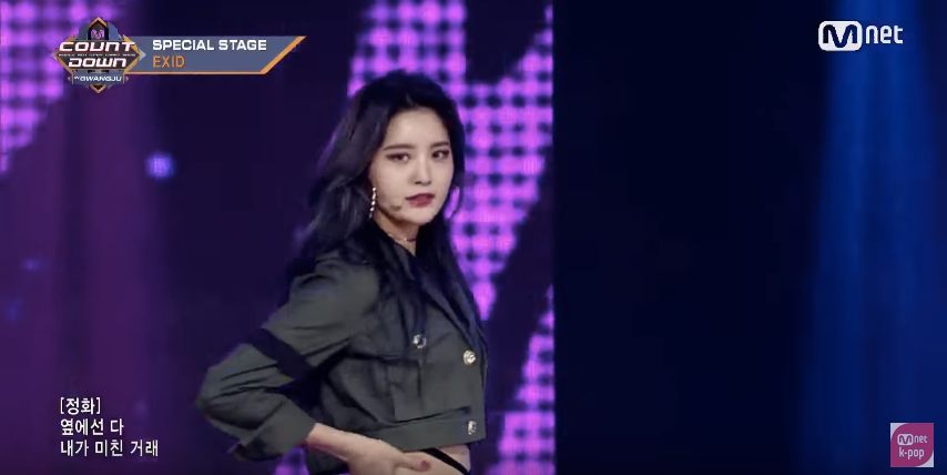 Một chiếc băng đen đã xuất hiện trên cánh tay phải của các thành viên. Đây là hành động cho thấy các cô gái đang bày tỏ sự tưởng nhớ đến Jonghyun (SHINee).