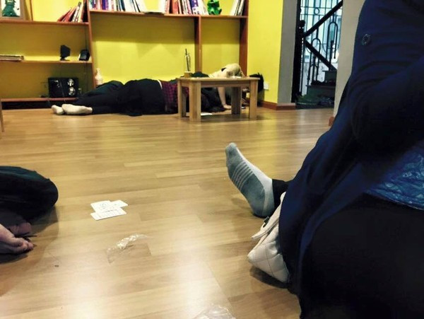 Trước đó cũng từng có một số vụ giới trẻ vô tư diễn &quot;cảnh nóng&quot; trong quán cà phê khiến dư luận &quot;nóng mắt&quot;.