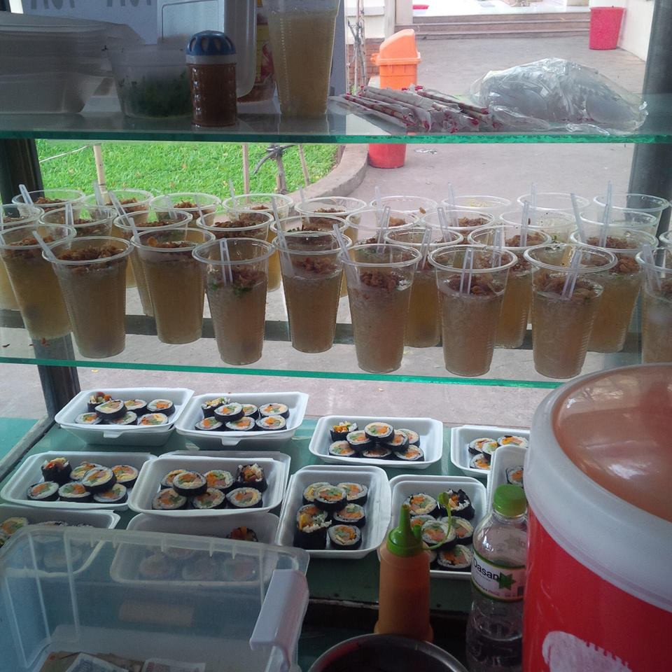 Món Việt, món Hàn, căng tin chẳng khác nào một quán ăn nhanh siêu lý tưởng!