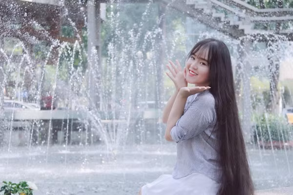 Cô gái Sài thành kiếm tiền nhờ mái tóc dài gần 2m ảnh 1 Cô gái Sài thành kiếm tiền nhờ mái tóc dài gần 2m ảnh 1