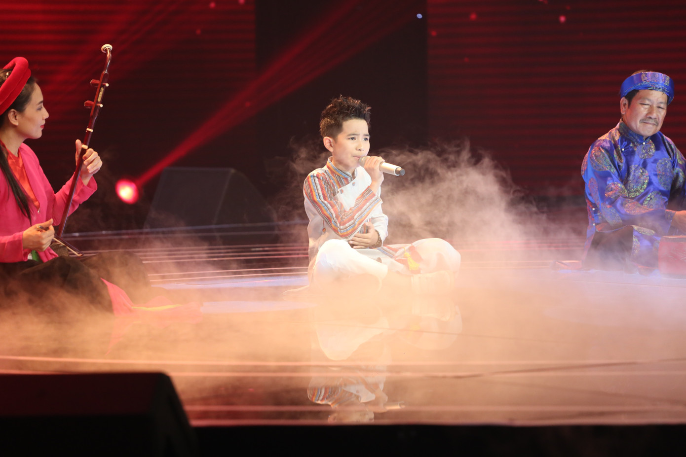 Đình Tâm cuốn hút trong thể loại hát Xẩm sở trường của mình.