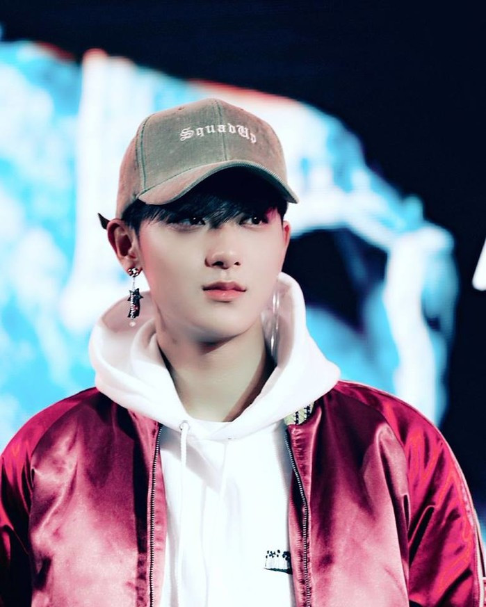 Hoàng Tử Thao là "sếp" mới của YiYang.