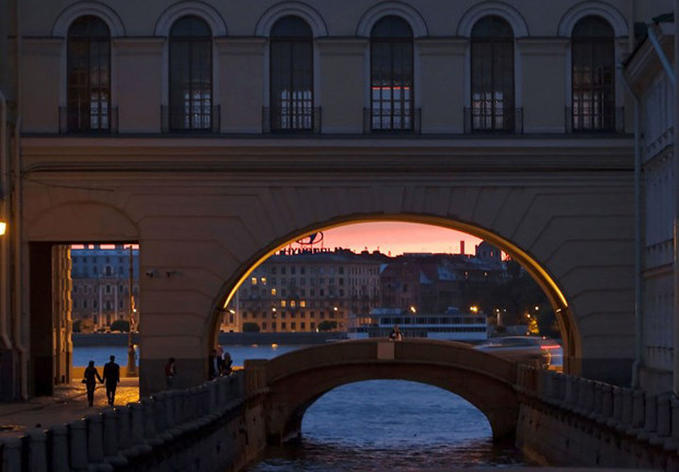 Khung cảnh Winter Canal ở St. Petersburg trong đêm trắng.