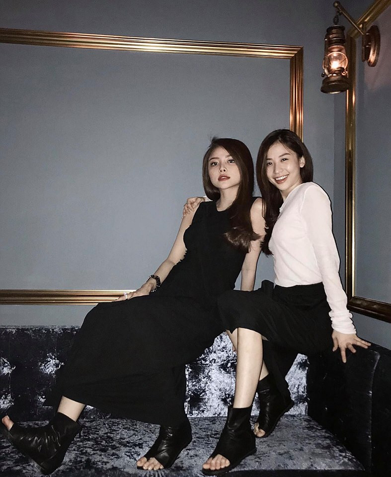 Nhan sắc nghiêng nước nghiêng thành của cặp đôi đồng tính nữ gây "bão" mạng xã hội ảnh 6