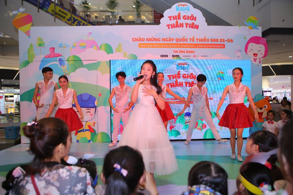 Bé Bảo Ngọc lung linh như cô công chúa nhỏ.