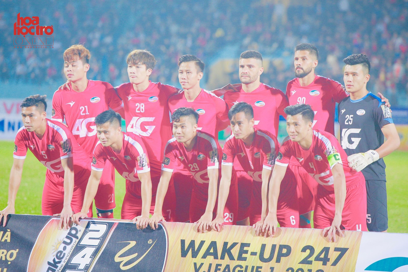 Đội hình ra sân của Hà Nội FC và CLB Viettel.